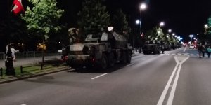 Przed defiladą w Alejach Ujazdowskich