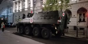 Przed defiladą w Alejach Ujazdowskich