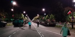 Przed defiladą w Alejach Ujazdowskich