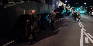 Przed defiladą w Alejach Ujazdowskich