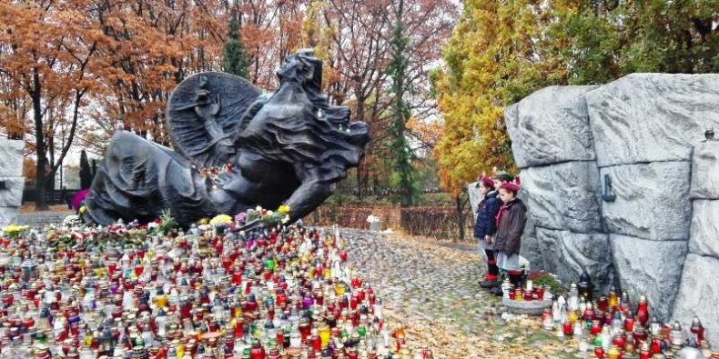 Pomnik Polegli Niepokonani. Cmentarz Powstańców Warszawy. 1 XI 2016
