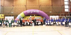 Finaliści XIV Drużynowego Turnieju Zapaśniczego o Puchar Burmistrza Dzielnicy Targówek