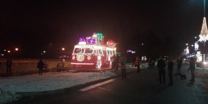 Iluminacyjny autobus na pl. Na Rozdrożu