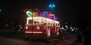 Iluminacyjny autobus na pl. Na Rozdrożu