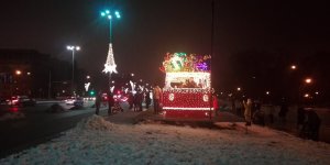 Iluminacyjny autobus na pl. Na Rozdrożu