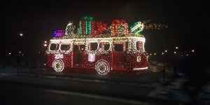 Iluminacyjny autobus na pl. Na Rozdrożu