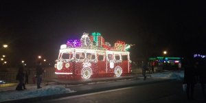 Iluminacyjny autobus na pl. Na Rozdrożu