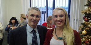 Wigilia w Urzędzie Dzielnicy Praga Południe. Agnieszka Kobuz i Paweł Lech czyli brązowa medalistka igrzysk olimpijskich 2016 r. w Rio de Janeiro (wioślarstwo) i Przewodniczący Komisji Sportu Rady m.st. Warszawy.