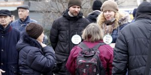 Pikieta przeciw budowie linii tramwajowej na Gocław