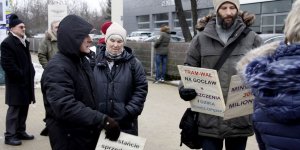 Pikieta przeciw budowie linii tramwajowej na Gocław