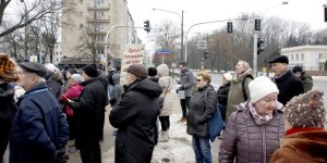 Pikieta przeciw budowie linii tramwajowej na Gocław
