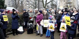 Pikieta przeciw budowie linii tramwajowej na Gocław