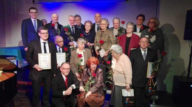 Wyróżnieni radni osiedli Pragi Południe - kuca Bogdan Jeziorski, wiceprzedniczący Rady Dzielnicy Praga Południe, inicjator podziękowania i uhonorowania samorządowców osiedlowych.