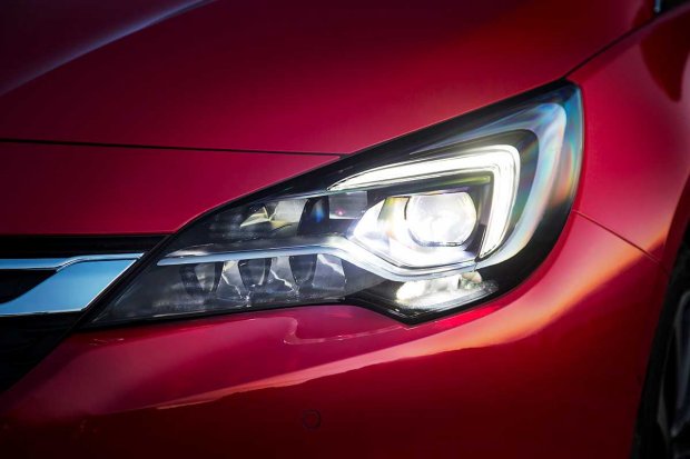 Opel Astra - IntelliLux LED Matrix Light