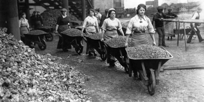 Brytyjskie kobiety pracujące w kopalni. Rok 1917