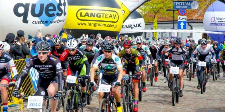 Start kolarzy warszawskiej edycji Vienna Life Lang Team Maratony Rowerowe