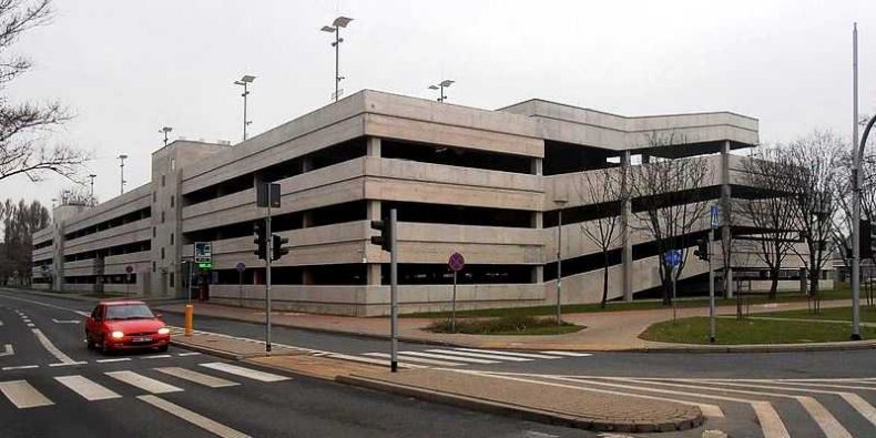 Parking PiJ przy stacji Metro Młociny