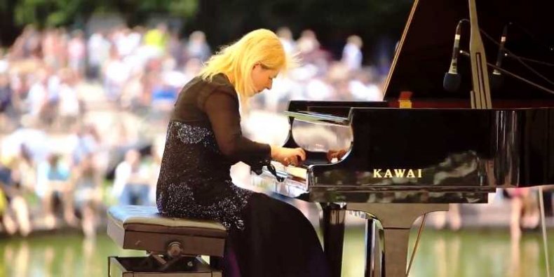 Koncert Chopinowski w Łazienkach - gra Joanna Ławrynowicz