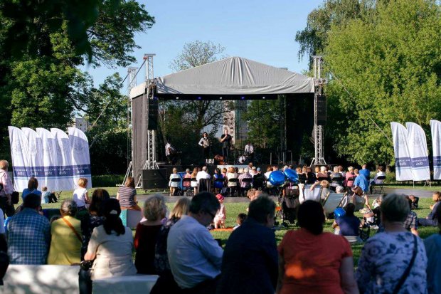 Piknik Pracowniczy UW - występ Artura Andrusa z zespołem