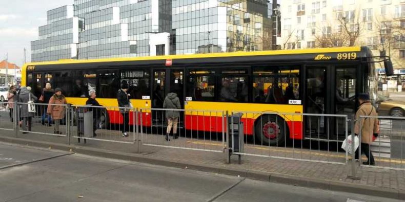 Autobus MZA - na Placu Bankowym