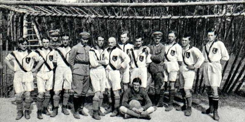 Drużyna piłkarska Legionów Polskich. Legionowo na Wołyniu, rok 1916