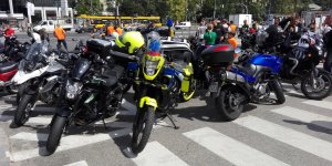 Motocykle na buspasy - zgromadzenie motocyklistów i złożenie petycji do prezydent Warszawy. 7.08.2017 r.