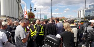 Motocykle na buspasy - zgromadzenie motocyklistów i złożenie petycji do prezydent Warszawy. 7.08.2017 r.