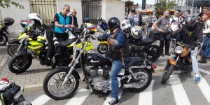Motocykle na buspasy - zgromadzenie motocyklistów i złożenie petycji do prezydent Warszawy. 7.08.2017 r.