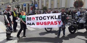 Motocykle na buspasy - zgromadzenie motocyklistów i złożenie petycji do prezydent Warszawy. 7.08.2017 r.