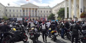Motocykle na buspasy - zgromadzenie motocyklistów i złożenie petycji do prezydent Warszawy. 7.08.2017 r.