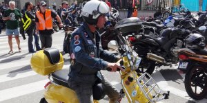 Motocykle na buspasy - zgromadzenie motocyklistów i złożenie petycji do prezydent Warszawy. 7.08.2017 r.