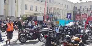 Motocykle na buspasy - zgromadzenie motocyklistów i złożenie petycji do prezydent Warszawy. 7.08.2017 r.