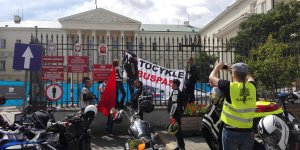 Motocykle na buspasy - zgromadzenie motocyklistów i złożenie petycji do prezydent Warszawy. 7.08.2017 r.