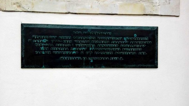 Pomnik Ławki Pomnik Ławki - Warszawa, ul. Wybrzeże Kościuszkowskie 35