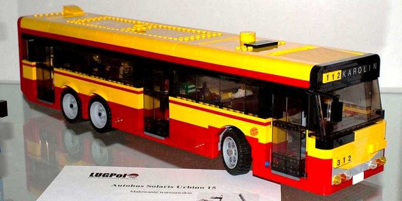 Autobus Solaris Urbino 15 (#312) - model LEGO; barwy warszawskie. Muzeum Techniki, Warszawa.