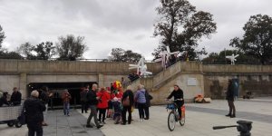 Życzliwek Podróżnik warszawski Krasnal z Wrocławia - przywitanie na Bulwarze Karskiego w Warszawie