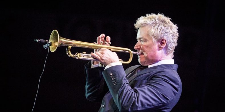 Chris Botti gra na trąbce