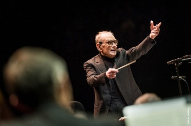 Ennio Morricone dyryguje