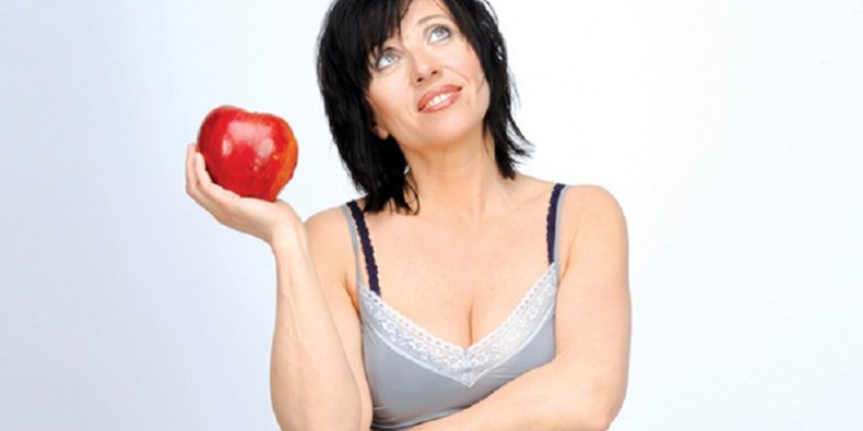 Kobieta Pierwotna z jabłkiem