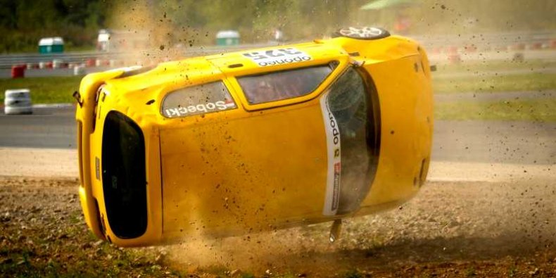 5 runda MPRC 27.08.2017 - Groźnie wyglądający wypadek Darka Sobeckiego (jeździ również w barwach Warszawa.pl) . Mimo trzech obrotów kierowcy nic się nie stało. Auto lekko poturbowane. Najlepsze zdjęcia sezonu. Najefektowniejszy kierowca sezonu.