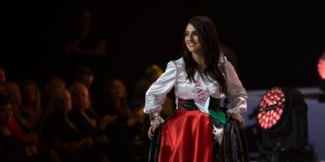 Miss Wheelchair World 2017 - stroje regionalne