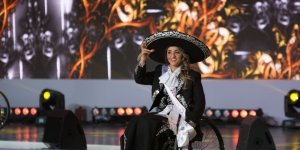 Miss Wheelchair World 2017 - stroje regionalne