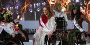 Miss Wheelchair World 2017 - stroje regionalne