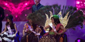 Miss Wheelchair World 2017 - stroje regionalne