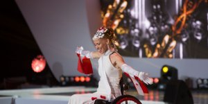 Miss Wheelchair World 2017 - stroje regionalne