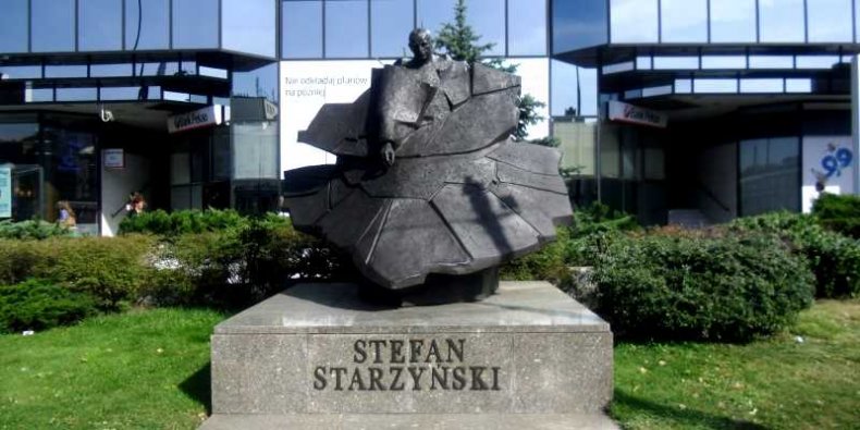 Pomnik prezydenta Stefana Starzyńskiego na pl. Bankowym. - Gdyby nie ten przyciężki plan Warszawy, prezydent też śmignąłby na kilka weekendowych imprez. A już na pewno na Wiecha!