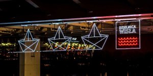 Neon Dzielnica Wisła - na moście Świętokrzyskim