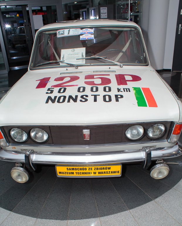 Polski Fiat 125p - rekordowy eksponat Muzeum Techniki 50000 km nonstop