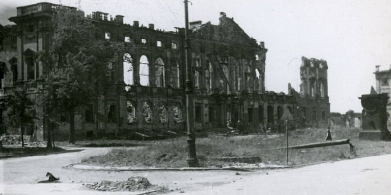 Plac Krasińskich - rok 1945