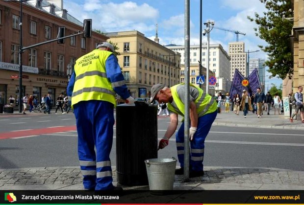 Warszawskie kosze na śmieci - Kosze na Krakowskim Przedmieściu i Nowym Świecie są co tydzień czyszczone.